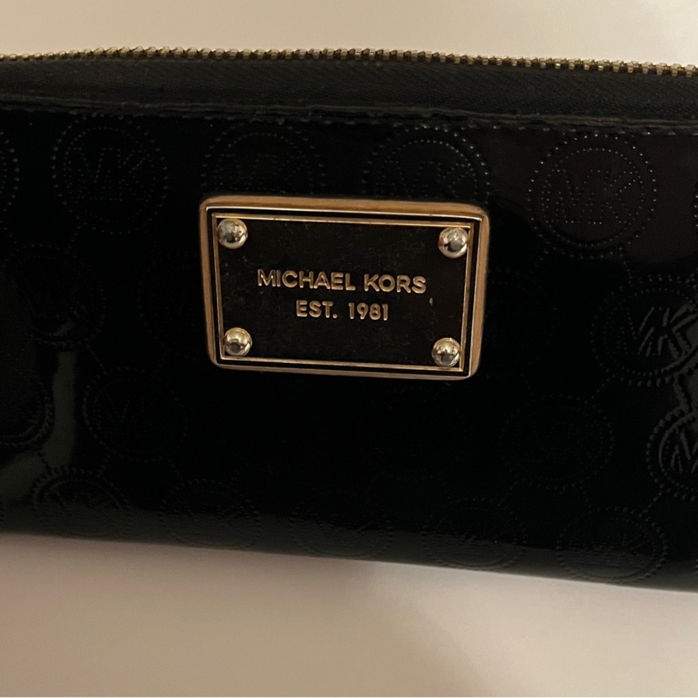 Michael Kors Shiny Black Patent Leather Logo Wallet with Gold Accents Full Zip - Picture 3 of 16